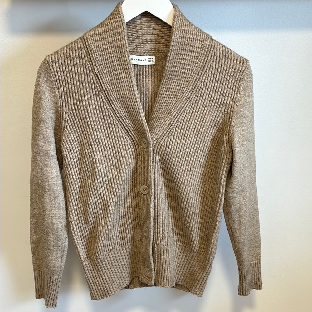Charmant button up knit cardigan.